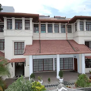 https://king-of-kandy.kandyhotelsnow.com