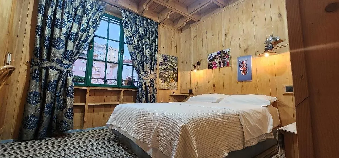 Bed & Breakfast Hotel London Tirana